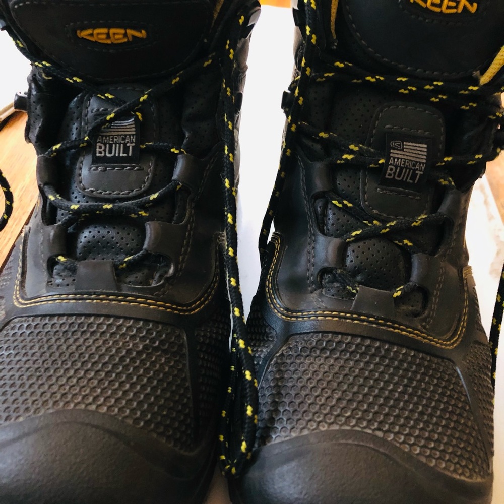 Keen men’s boots 9.5